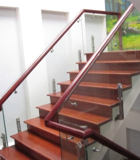 Lan Can Cầu Thang Kính Cường Lực Mẫu Thực Tế